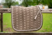 HB_Showtime_Zadeldek_Velvet_taupe_1